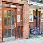 West Kensington Balcony Flat Beside Queens Club