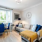 West Kensington Balcony Flat Beside Queens Club