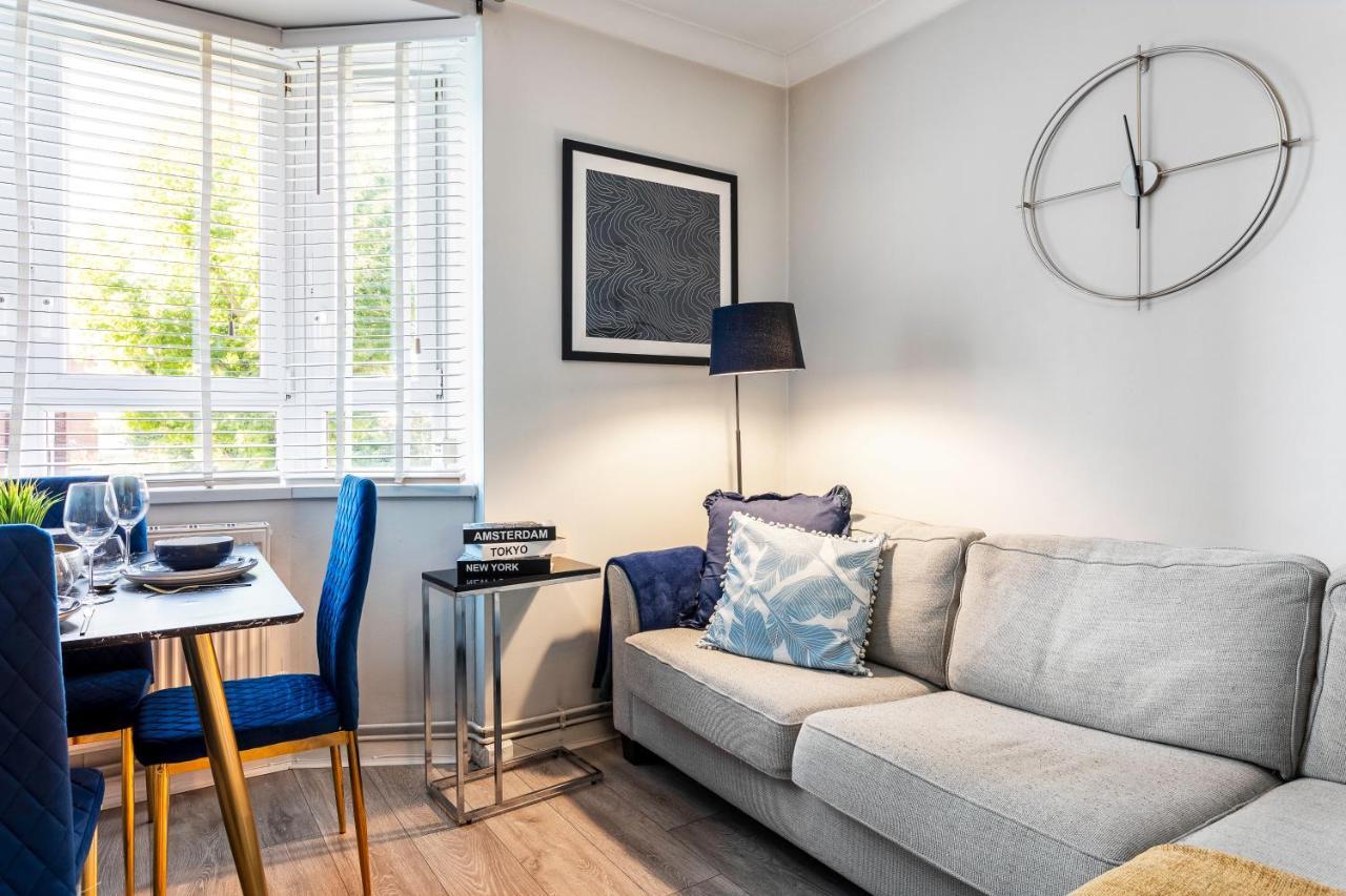 West Kensington Balcony Flat Beside Queens Club * Londra