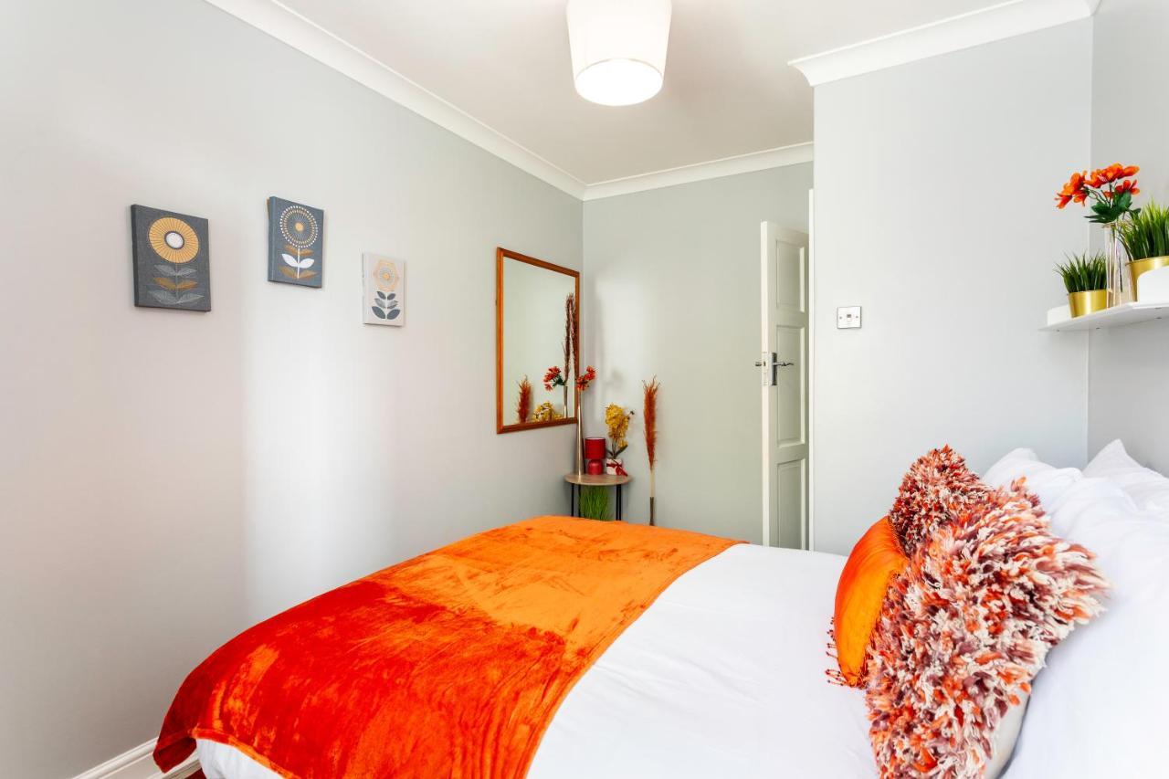 West Kensington Balcony Flat Beside Queens Club Londra
